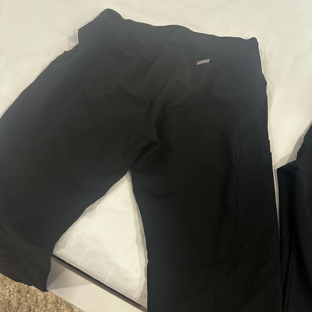 Figs black scrubs great condition freshly washed and ready to go!